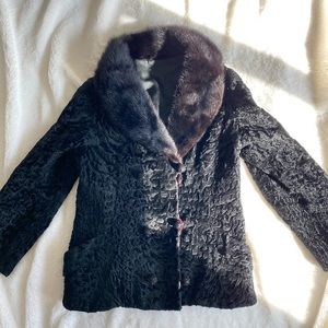 VINTAGE Fur coat. Short.
